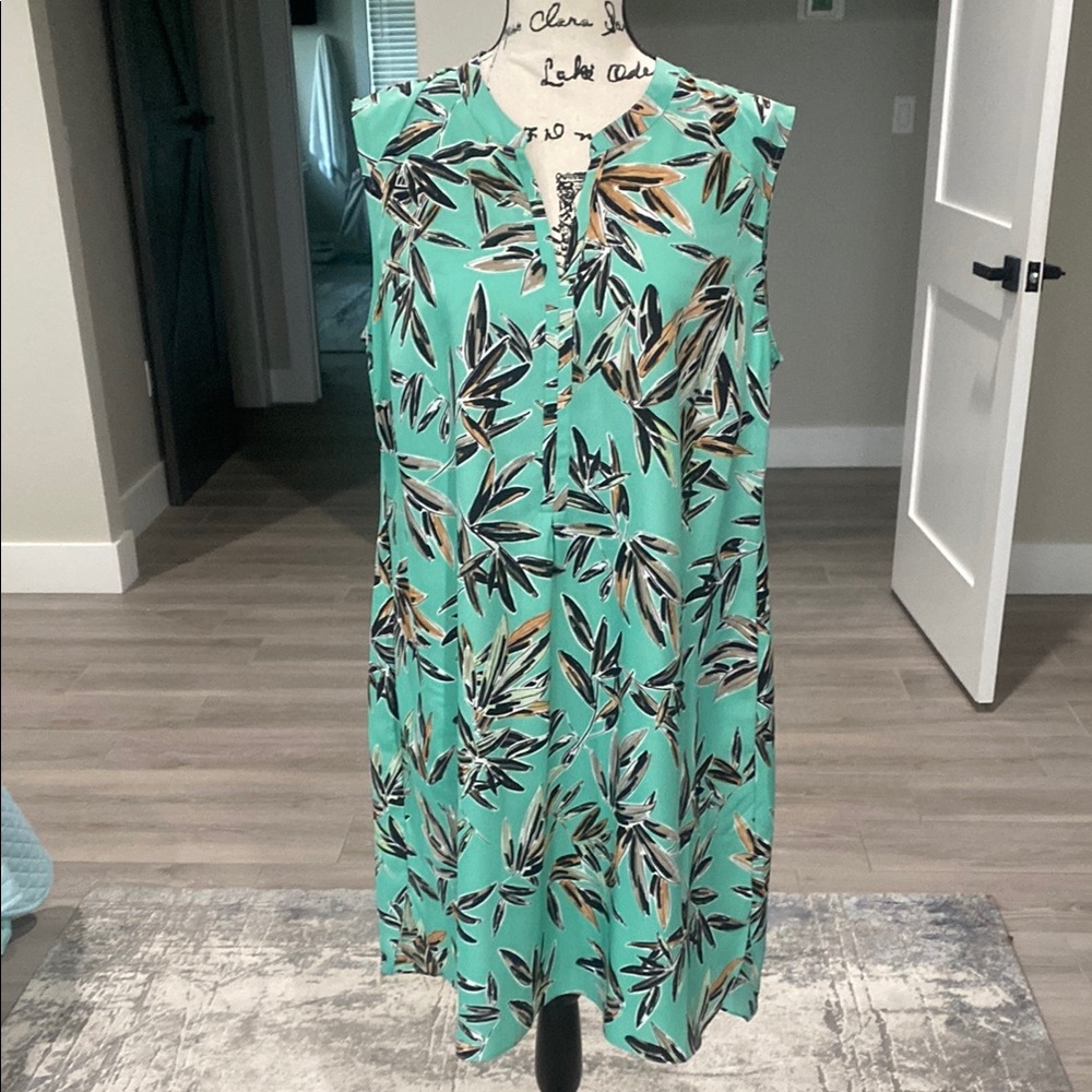 Zoloft Sleeveless Green Leaf Print Dress. Never Worn